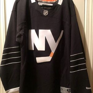 Brand new New York Islanders Reebok Hockey Jersey